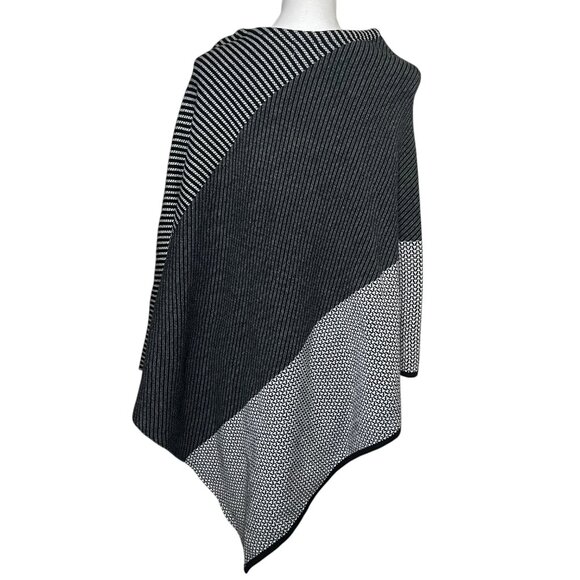 Avenue One Size Plus Black White Knit Winter Poncho Asymmetrical Sweater Wrap - Picture 2 of 8